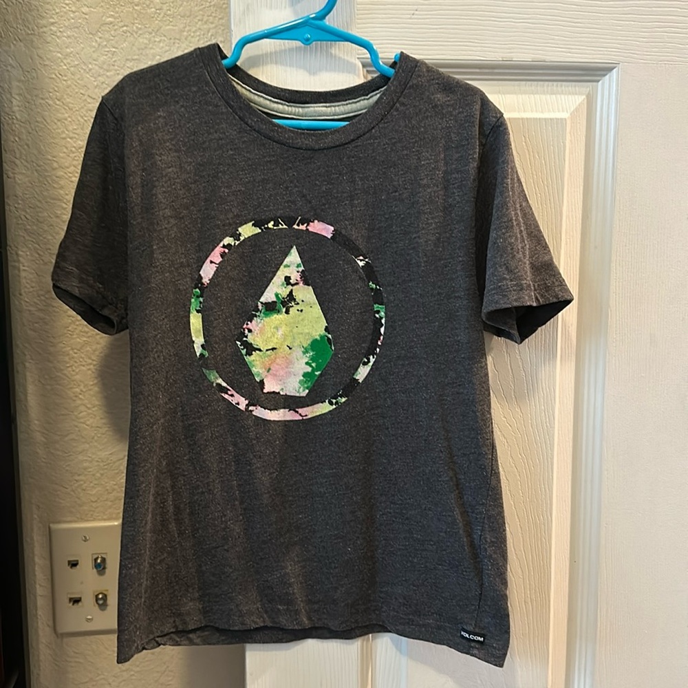 SUMMER ENDS SALE! Volcom Boys Shirt